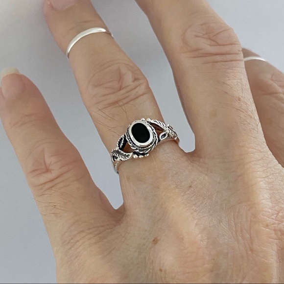 Sterling Silver Black Onyx Ring - Picture 12 of 12
